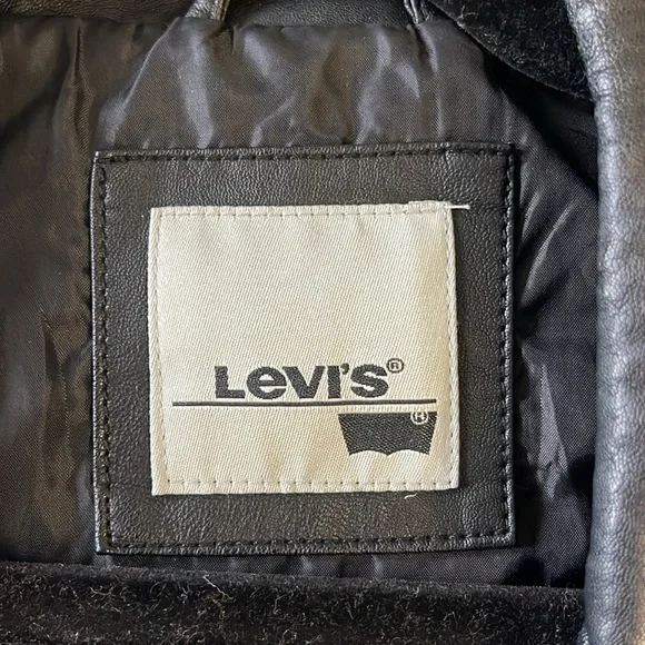 Levi’s Faux Leather Jacket - Picture 3 of 12